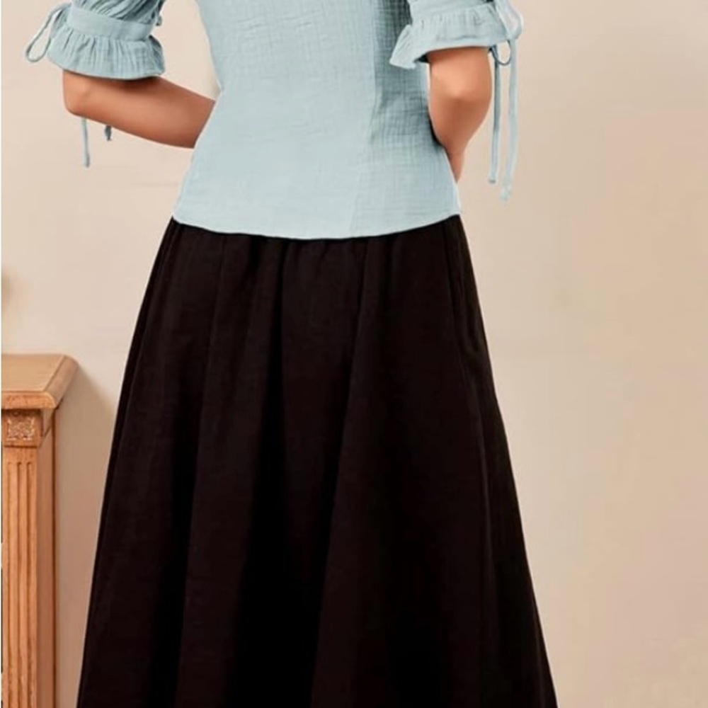Women’s Renaissance Blouse - Picture 7 of 7
